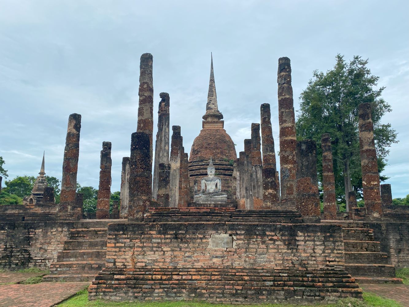 Exploring Sukhothai’s ruins
