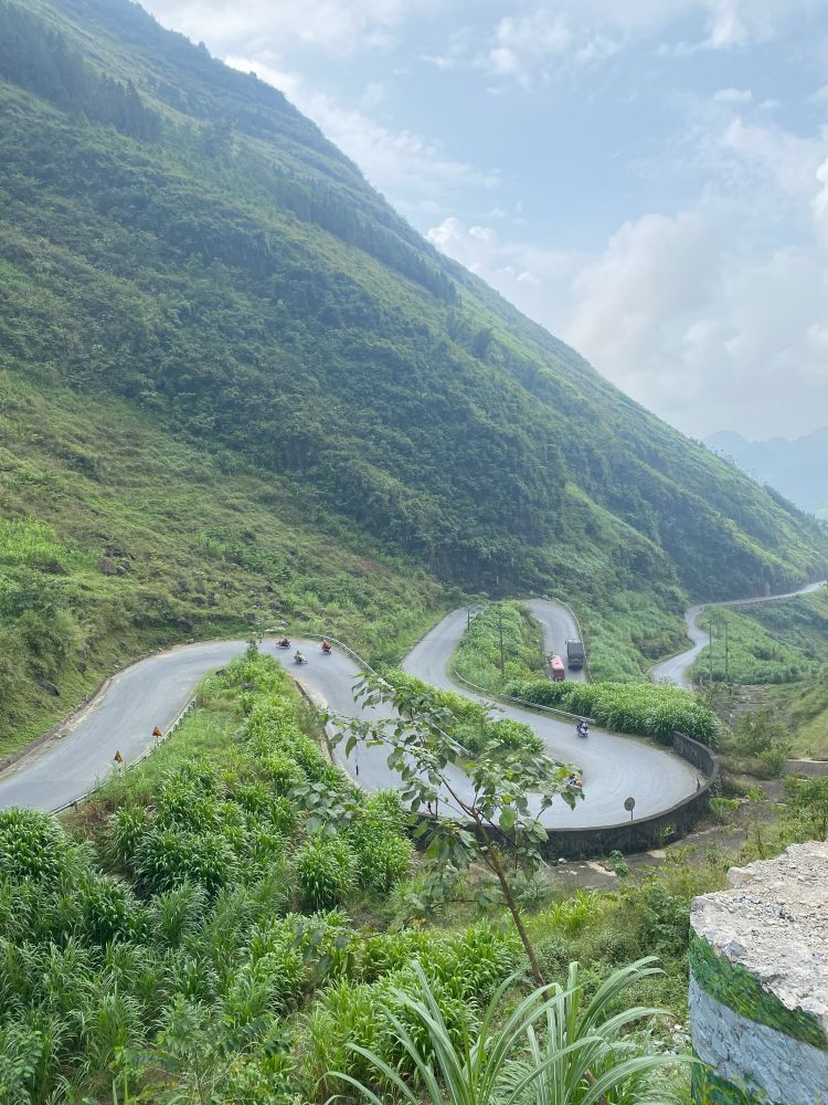 Photo of a road twisting back on itself in a deep S shape. This is "Dốc Thẩm Mã" viewpoint.