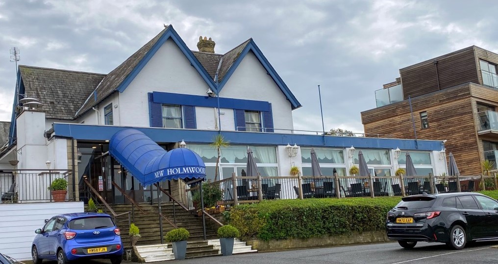 Front entrance of the New Holmwood Hotel